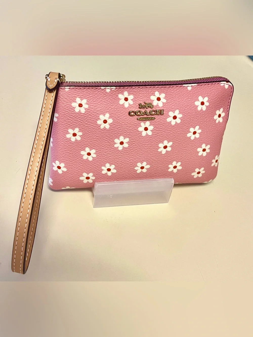 Coach NEW Wristlet Pink w/white Floral Gold Hrdw/pinmounted Logo